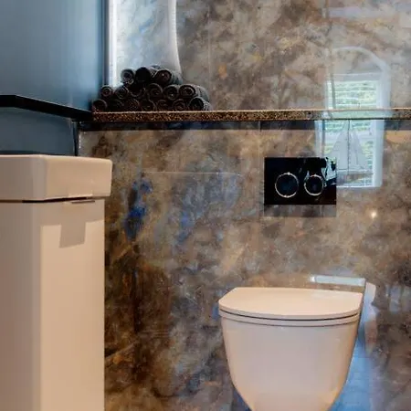 Luxury 4 Bed Dales Retreat Private Walled Garden Ensuite Sleeps 8 Superking 1 Double 2 King 1 *