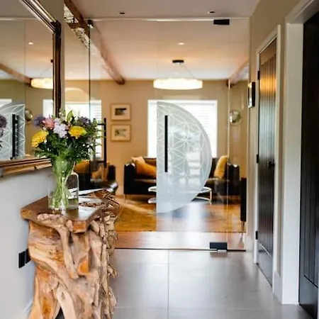 Feriehus Luxury 4 Bed Dales Retreat Private Walled Garden Ensuite Sleeps 8 Superking 1 Double 2 King 1 Embsay