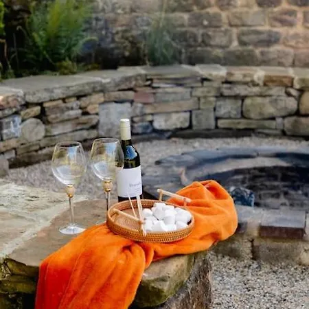 Luxury 4 Bed Dales Retreat Private Walled Garden Ensuite Sleeps 8 Superking 1 Double 2 King 1 *