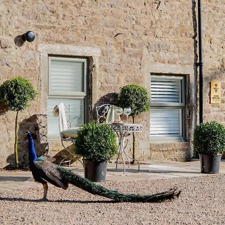 Luxury 4 Bed Dales Retreat Private Walled Garden Ensuite Sleeps 8 Superking 1 Double 2 King 1 * Embsay