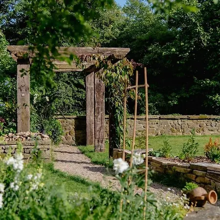 Luxury 4 Bed Dales Retreat Private Walled Garden Ensuite Sleeps 8 Superking 1 Double 2 King 1 * Embsay