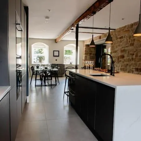 Luxury 4 Bed Dales Retreat Private Walled Garden Ensuite Sleeps 8 Superking 1 Double 2 King 1