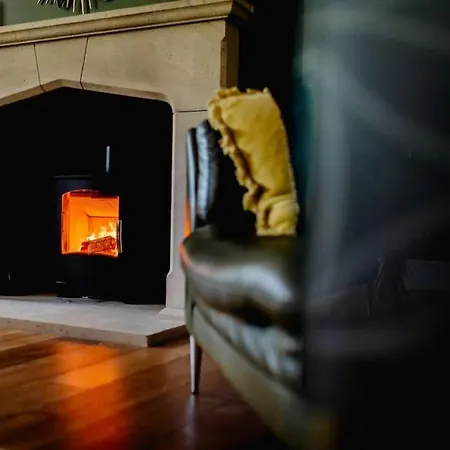Luxury 4 Bed Dales Retreat Private Walled Garden Ensuite Sleeps 8 Superking 1 Double 2 King 1 * Embsay